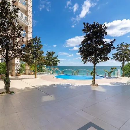 Luxurious Beachfront With Private And Panoramic Views In La Complex דירה