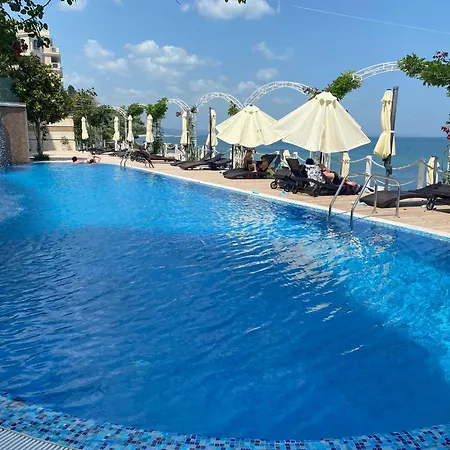 Luxurious Beachfront With Private And Panoramic Views In La Complex דירה *