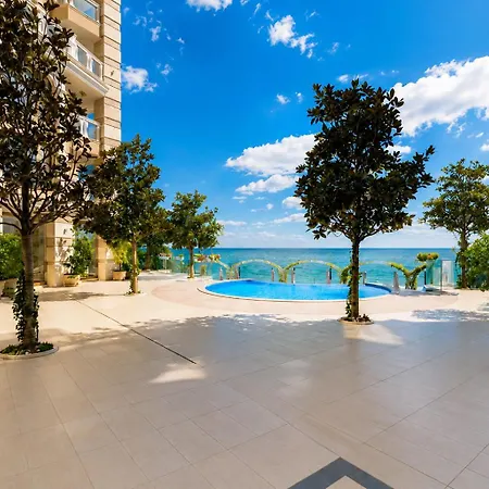 Апартаменти Luxurious Beachfront With Private And Panoramic Views In La Complex