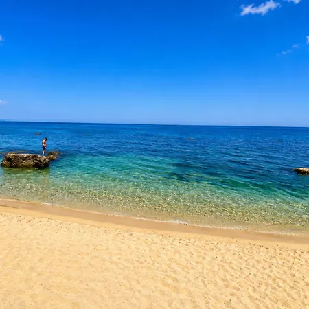 Апартаменти Luxurious Beachfront With Private And Panoramic Views In La Complex