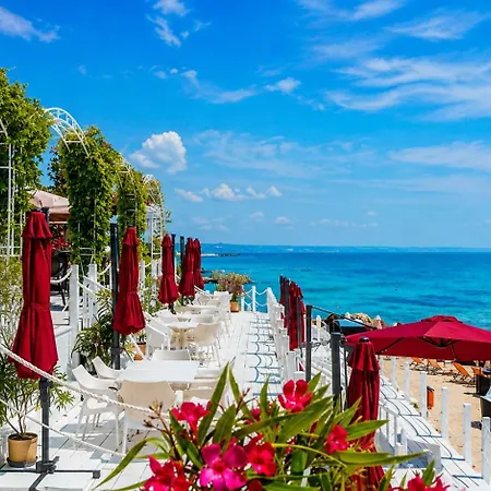 Апартаменти Luxurious Beachfront With Private And Panoramic Views In La Complex